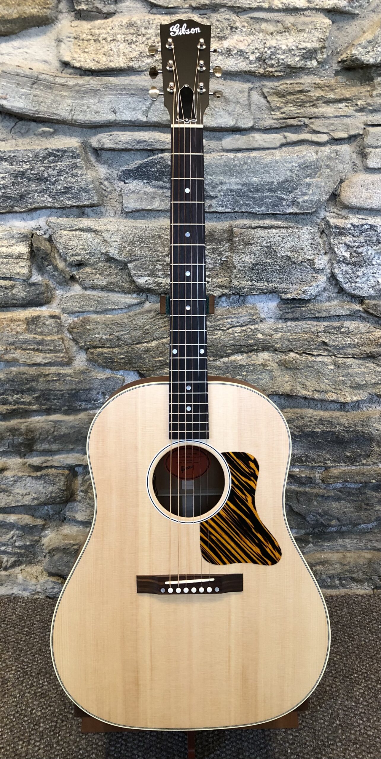 Gibson J-35 30s Faded - Acoustic Music