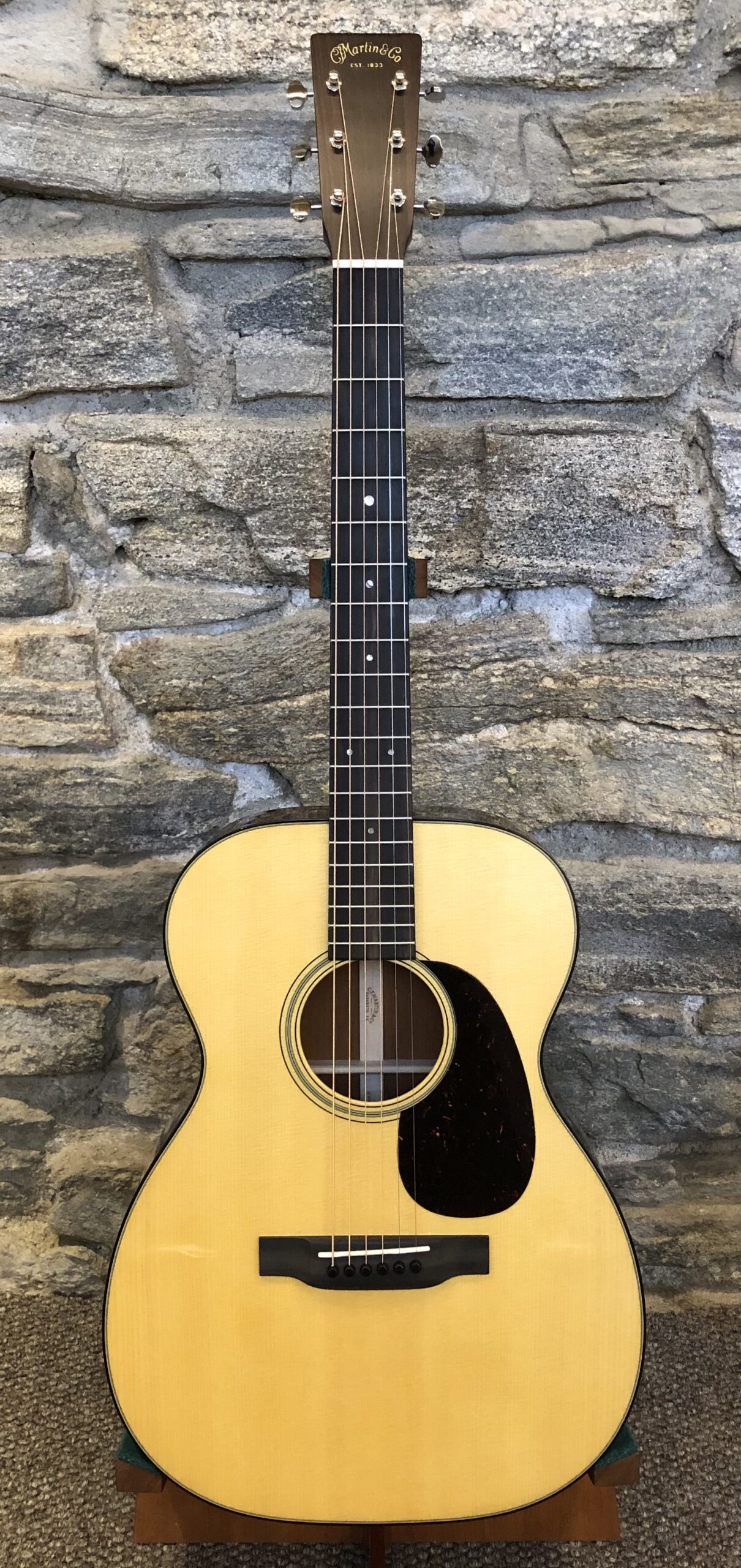 Martin 00-18 Standard Series - Acoustic Music