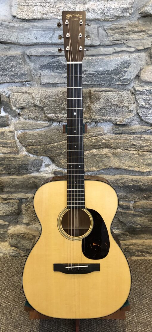 Martin 00-18 (2025)