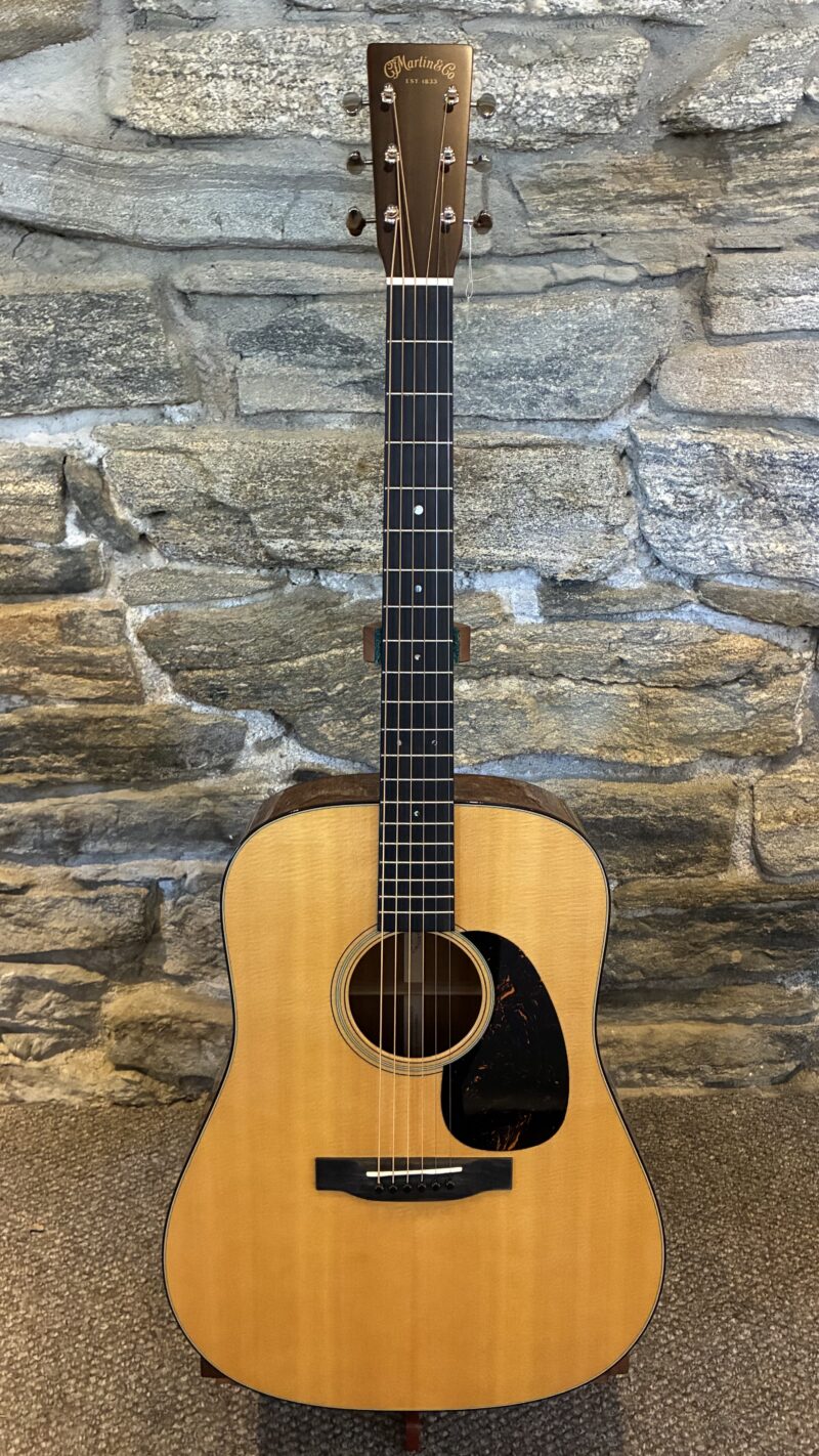 Martin D-18 (2025)