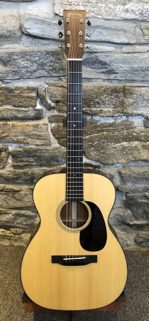 Martin 00-18 (2025)
