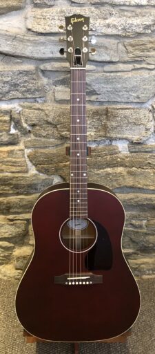 Gibson J-45 Special Satin Wine Red