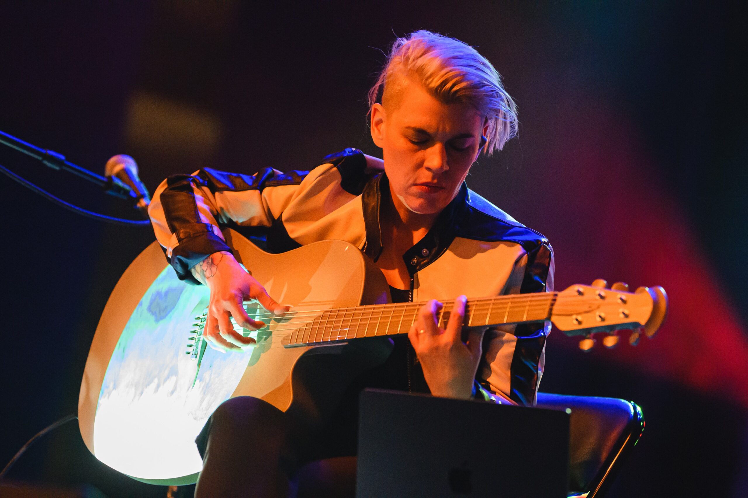 Kaki King Official Photo - 2nd half 2025